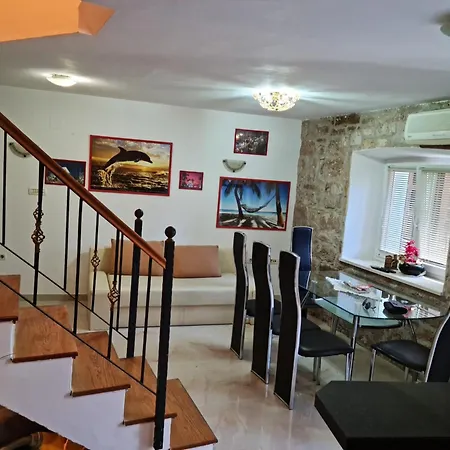 Vila Kovacic * Σπλιτ